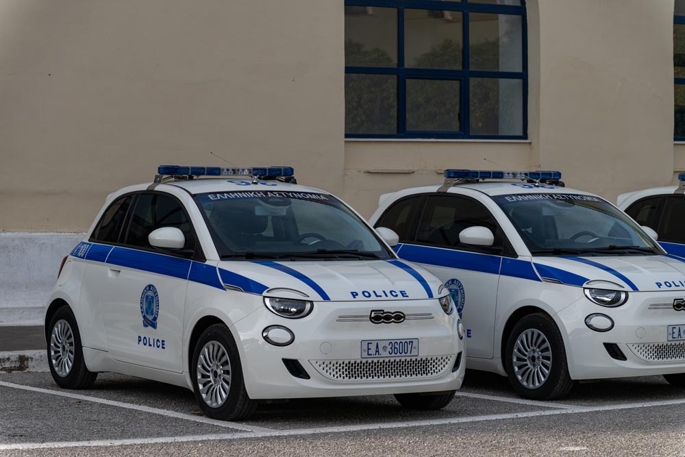 https://autogreeknews.gr/wp-content/uploads/2025/04/FIAT-500e-Policecars-6.jpg