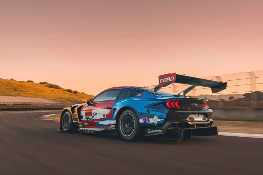 https://autogreeknews.gr/wp-content/uploads/2025/04/FORD-MUSTANG-GT3_02-1.jpg