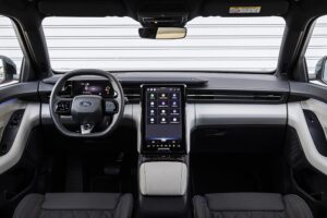 Ford-Capri-2025-tablo