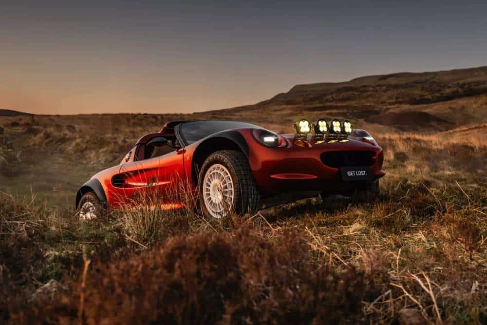 Η Lotus Elise που είναι στημένη για σαφάρι