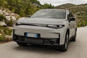 Leapmotor-C10-REEV-(2)