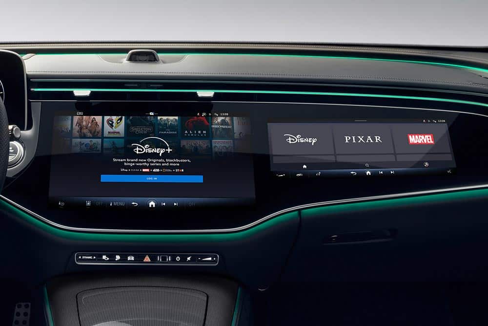 Το αυτοκίνητο που παίζει Disney+ στο ταμπλό του