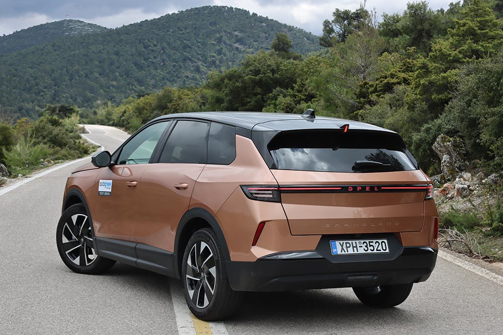 https://autogreeknews.gr/wp-content/uploads/2025/04/Opel-Grandland-1.2-Hybrid-145-16.jpg