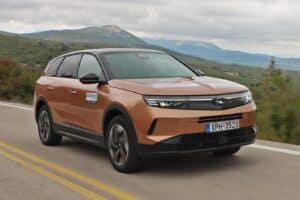 Opel-Grandland-1.2-Hybrid-145-(3)