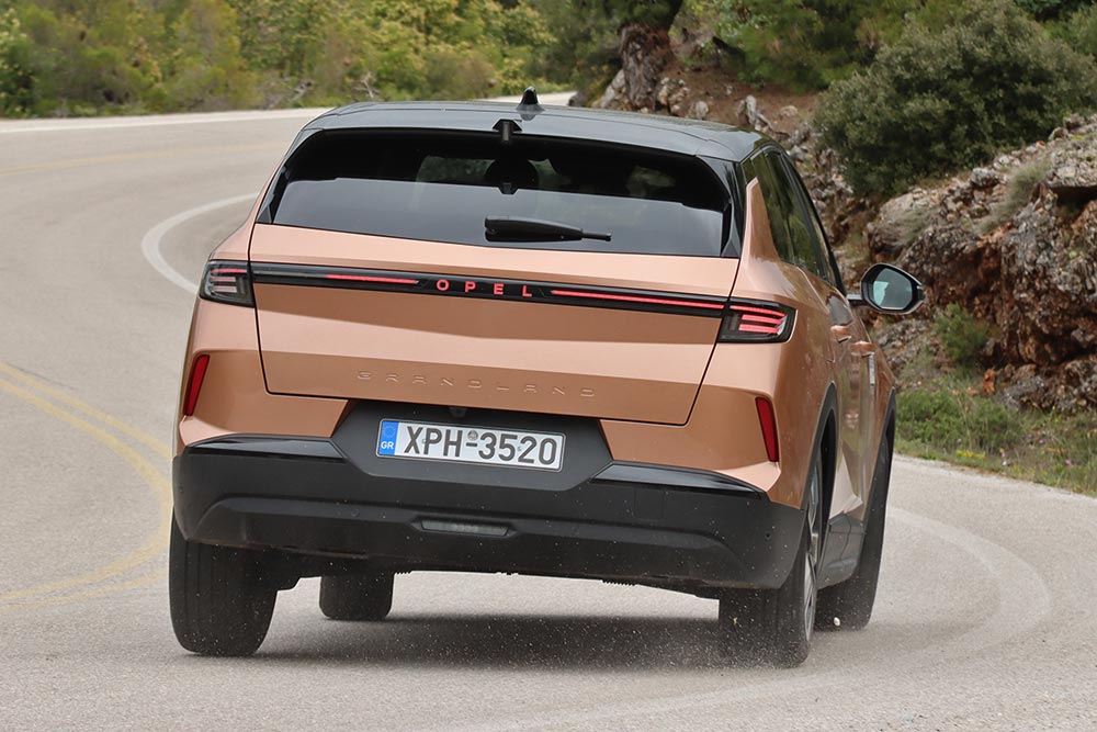 https://autogreeknews.gr/wp-content/uploads/2025/04/Opel-Grandland-1.2-Hybrid-145-8.jpg