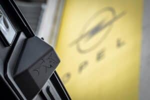 Opel-Sharks-in-the-New-Grandland-(2)