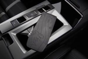 Opel-Sharks-in-the-New-Grandland-(3)