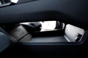 Opel-Sharks-in-the-New-Grandland-(6)