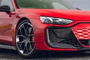 RS_e-tron_GT_Carbon_Black-2048×1365