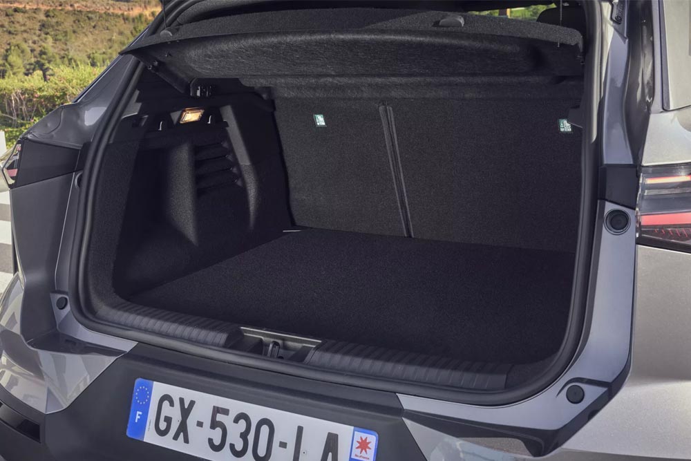 https://autogreeknews.gr/wp-content/uploads/2025/04/Renault-Symbioz-luggage.jpg
