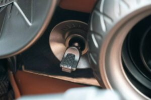 Totem-Automobili-GT-Super-Jarama-37-scaled