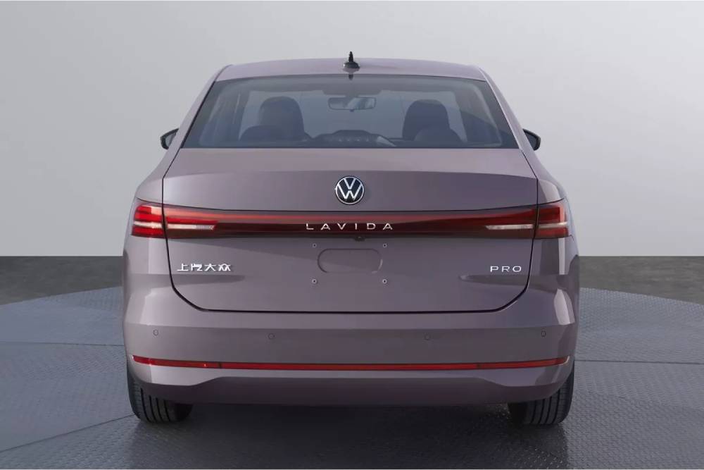 https://autogreeknews.gr/wp-content/uploads/2025/04/VW-Lavida-Pro-02.jpg