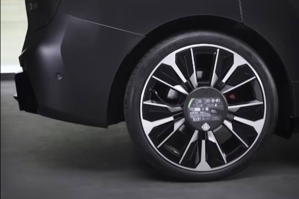 Πατέντα της BMW φουσκώνει αυτόματα το λάστιχο (+video)