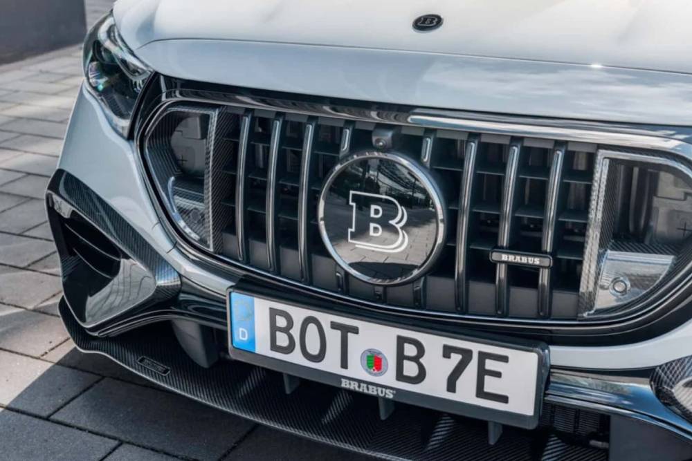 https://autogreeknews.gr/wp-content/uploads/2025/04/brabus-tuned-mercedes-amg-e53-grille-1.jpg