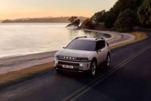 gallery-01-driving-along-the-shoreline-road