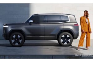 mg-cyber-x-breaks-cover-with-a-boxy-shape-and-pop- (5)