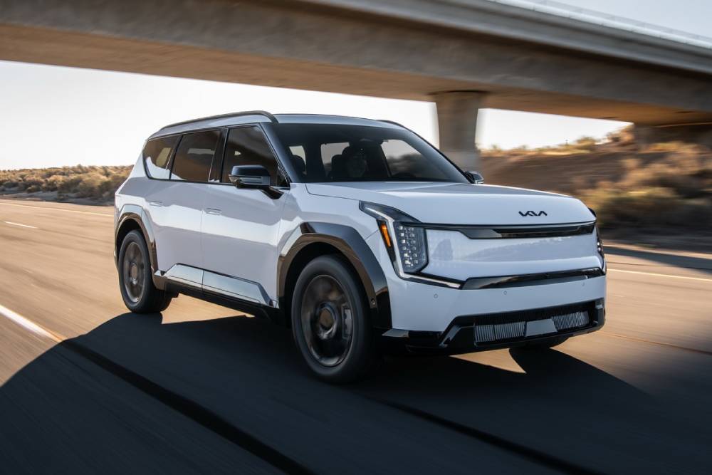 https://autogreeknews.gr/wp-content/uploads/2025/04/new-2026-kia-ev9-nightfall-edition-is-all-about-gl-1.jpg