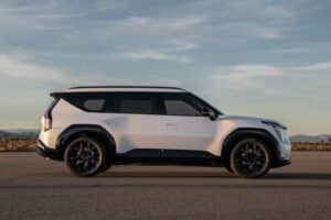 new-2026-kia-ev9-nightfall-edition-is-all-about-gl (2)