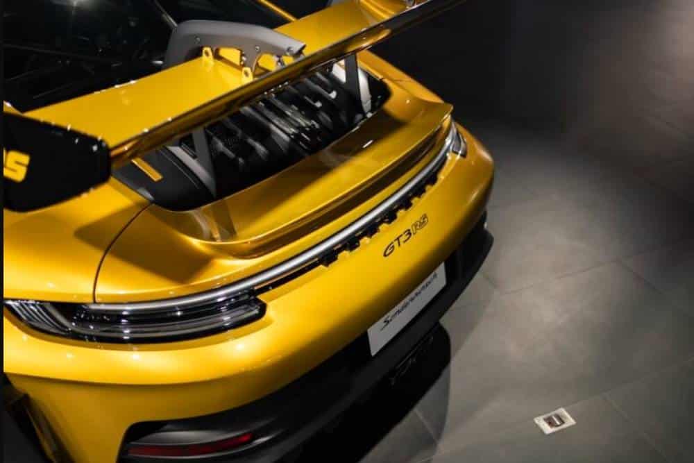 https://autogreeknews.gr/wp-content/uploads/2025/04/porsche-911-gt3-rs-200000-eur-extras-04.jpg