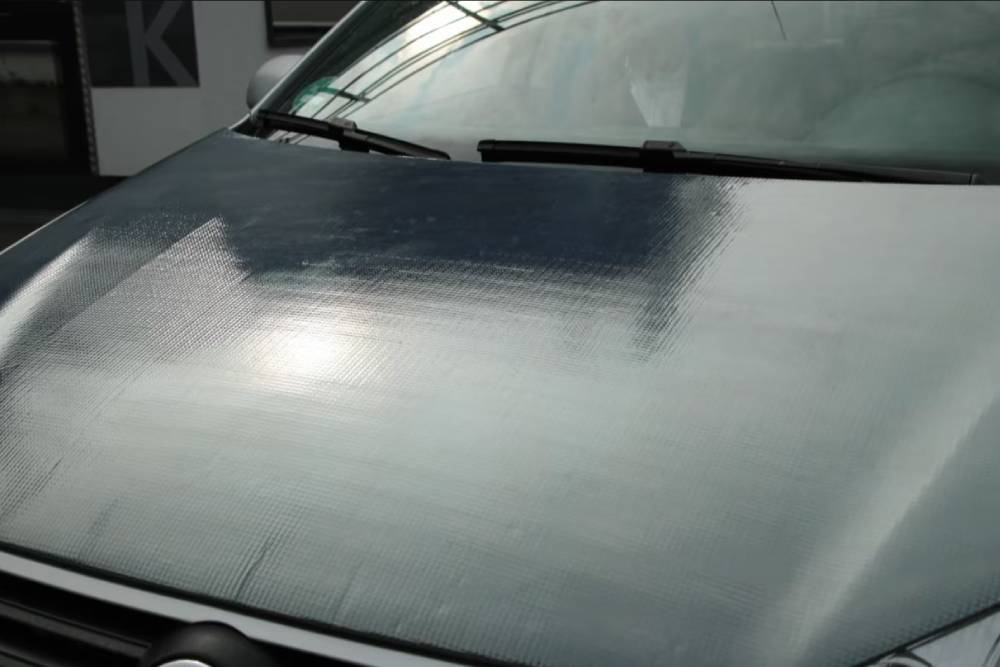 Φωτοβολταϊκό καπό κάνει «μάγκα» τη μπαταρία