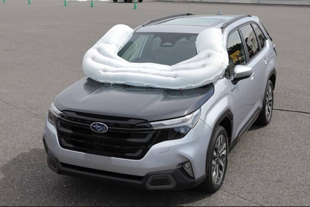 https://autogreeknews.gr/wp-content/uploads/2025/04/subaru-external-airbag.jpg