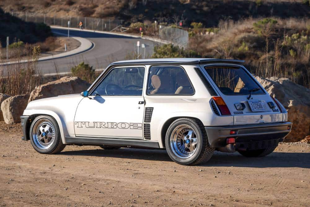 https://autogreeknews.gr/wp-content/uploads/2025/05/1985_renault_r5-turbo-2_D86A9743-97609-fR2Ch5.jpg