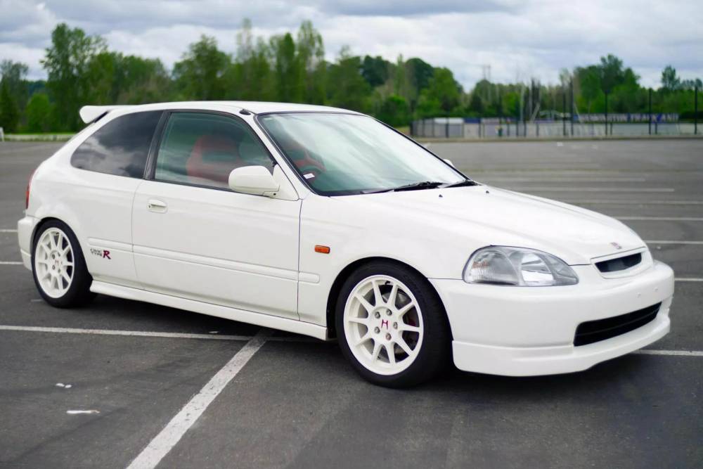 https://autogreeknews.gr/wp-content/uploads/2025/05/1997-Honda-Civic-Type-R-Auction-1-2048x1365-1.jpg