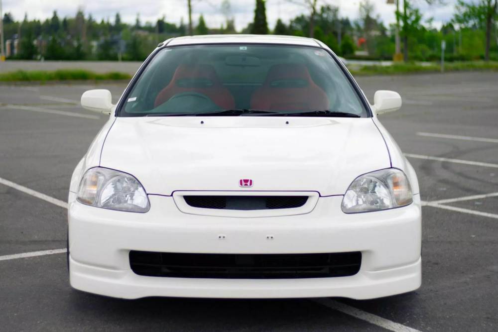 https://autogreeknews.gr/wp-content/uploads/2025/05/1997-Honda-Civic-Type-R-Auction-2-2048x1365-1.jpg