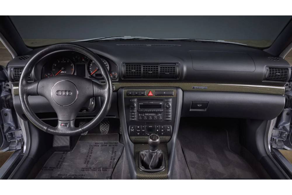 https://autogreeknews.gr/wp-content/uploads/2025/05/2002-Audi-RS4-interior-00006-2048x1150-1.jpg