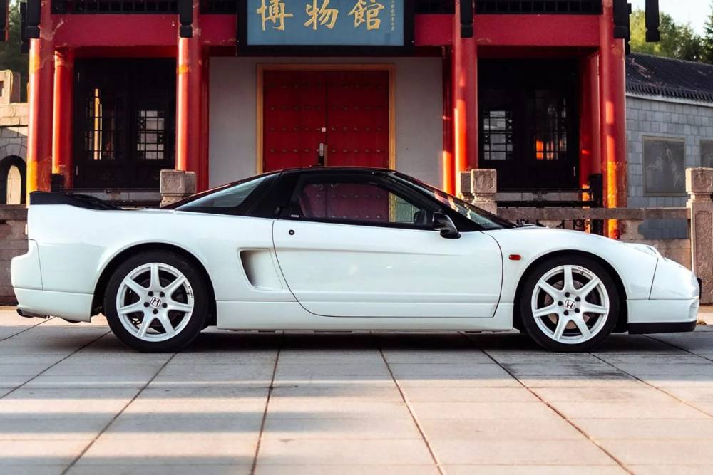 https://autogreeknews.gr/wp-content/uploads/2025/05/2003-Honda-NSX-R-00005-2048x1152-1.jpg