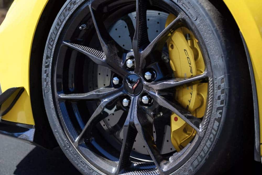 https://autogreeknews.gr/wp-content/uploads/2025/05/2026-Corvette-ZR1-Wheel-and-Brake-Package-2048x136-1.jpg