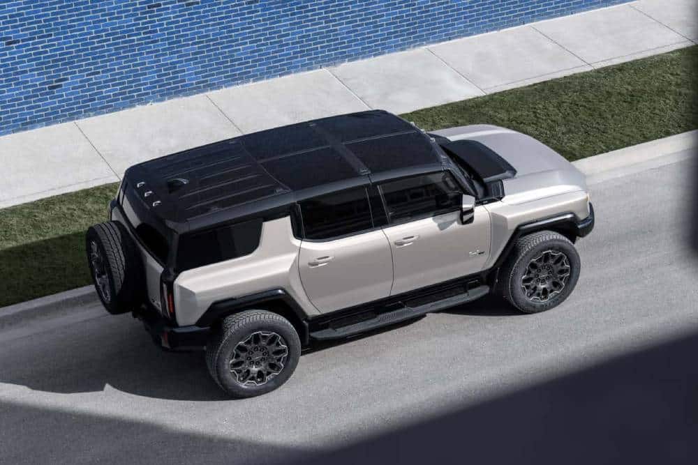 https://autogreeknews.gr/wp-content/uploads/2025/05/2026-gmc-hummer-ev-suv-in-granite-drift-exterior-c.jpg