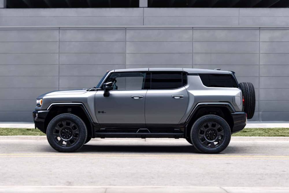 https://autogreeknews.gr/wp-content/uploads/2025/05/2026-hummer-ev-carbon-fiber-edition-suv.jpg