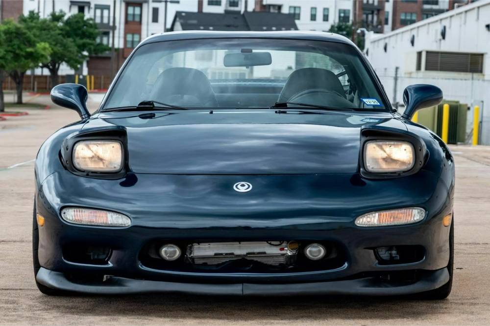 Ιερόσυλο Mazda RX-7 EV με μοτέρ Tesla