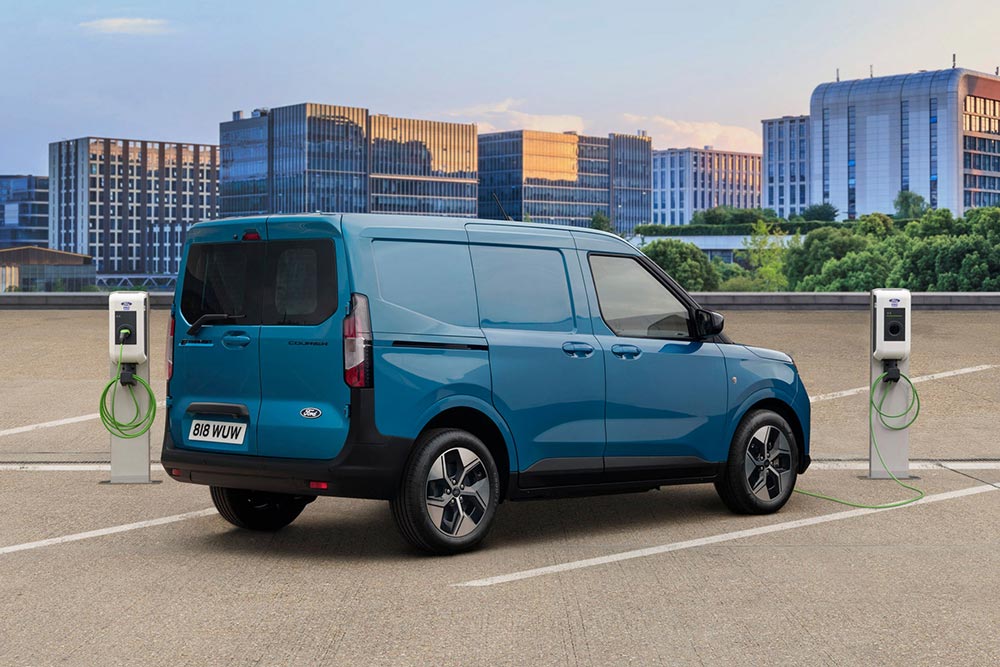 https://autogreeknews.gr/wp-content/uploads/2025/05/FORD-E-TRANIST-COURIER_05.jpg