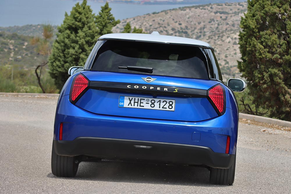 https://autogreeknews.gr/wp-content/uploads/2025/05/MINI-Cooper-SE-2025-3.jpg