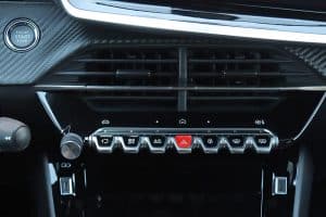 Peugeot 2008 1.2 Hybrid (16)