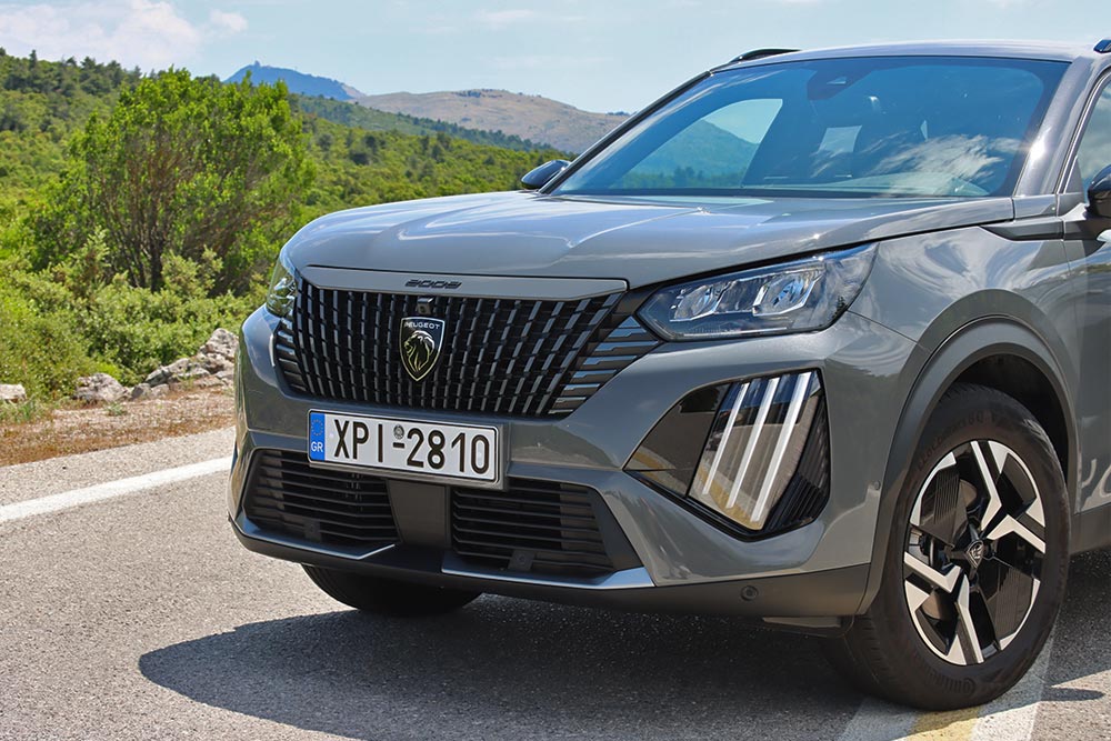 https://autogreeknews.gr/wp-content/uploads/2025/05/Peugeot-2008-1.2-Hybrid-44.jpg
