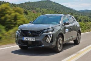 Peugeot 2008 1.2 Hybrid (45)