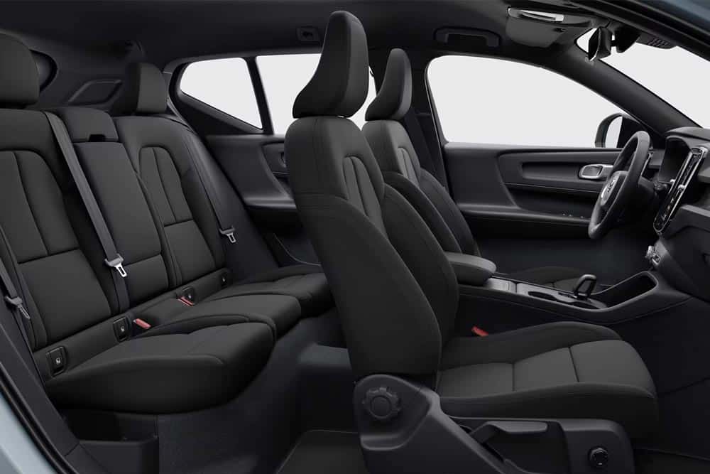 https://autogreeknews.gr/wp-content/uploads/2025/05/Volvo-EX40-interior-side.jpg