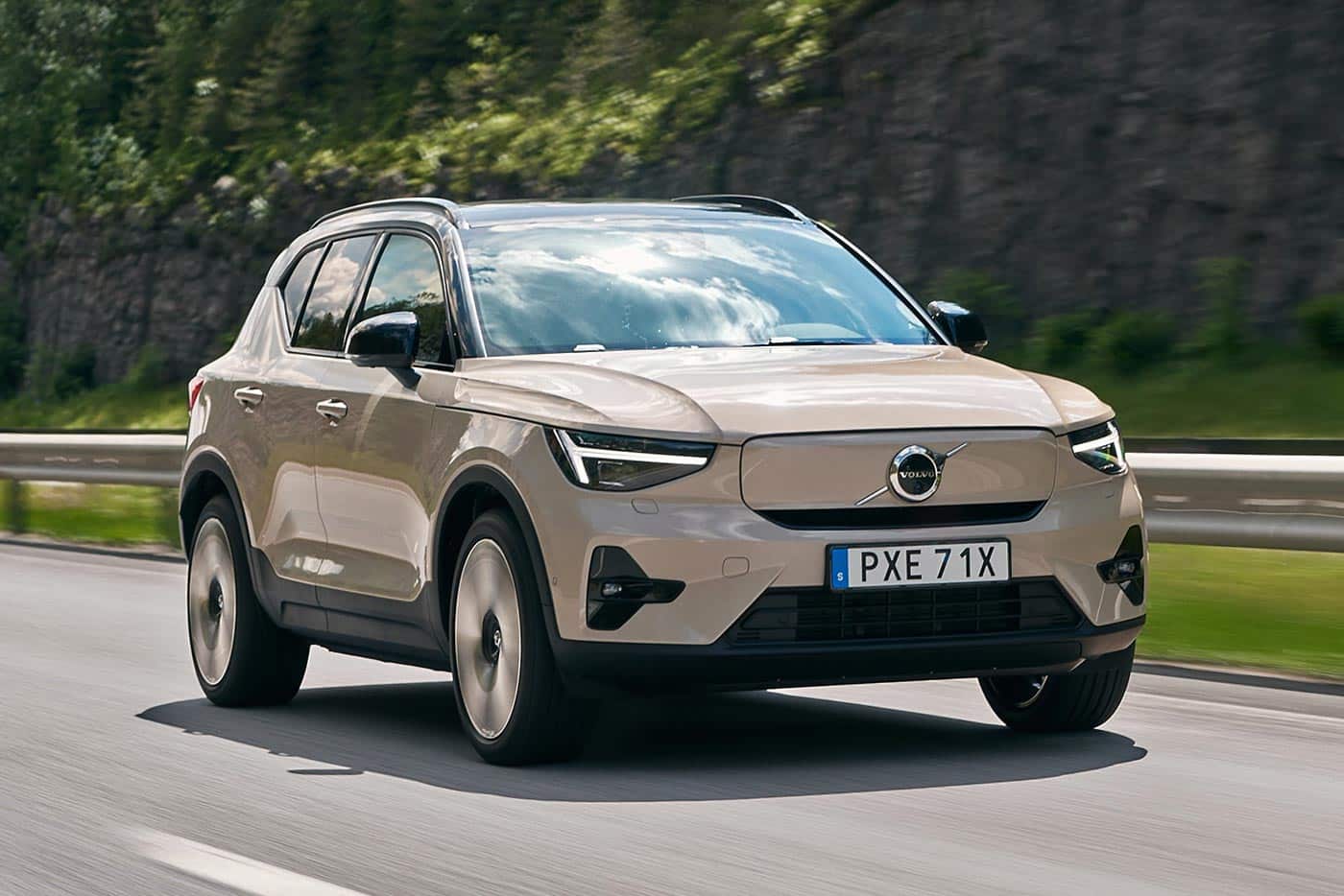 Μείωση 7.000 ευρώ στην τιμή του Volvo EX40