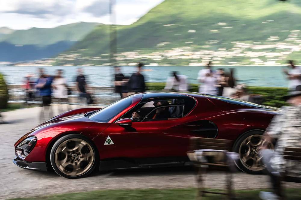 https://autogreeknews.gr/wp-content/uploads/2025/05/alfa-romeo-33-stradale-triumphiert-beim-concorso-d-4.jpg