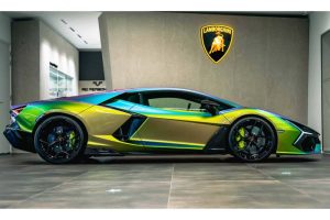 color-changing-lamborghini-revuelto-for-sale (1)