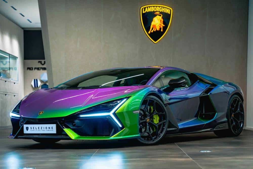 https://autogreeknews.gr/wp-content/uploads/2025/05/color-changing-lamborghini-revuelto-for-sale-2.jpg