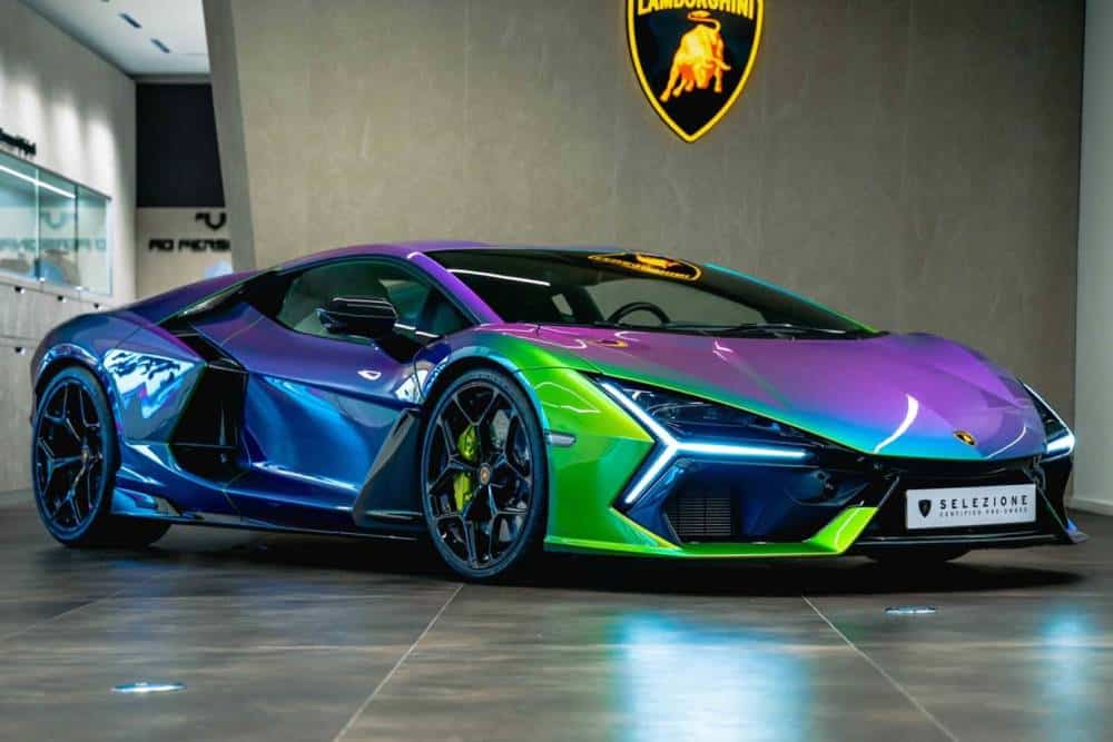 https://autogreeknews.gr/wp-content/uploads/2025/05/color-changing-lamborghini-revuelto-for-sale.jpg