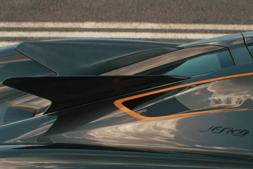 https://autogreeknews.gr/wp-content/uploads/2025/05/koenigsegg-jesko-absolut-reclaims-0-400-0-kph-reco-1.jpg