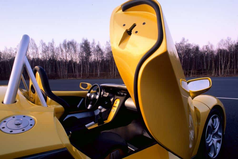 https://autogreeknews.gr/wp-content/uploads/2025/05/renault_sport_spider_preserial.jpg