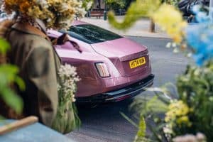rolls-royce-spectre-wears-pink-with-confidence-it- (3)