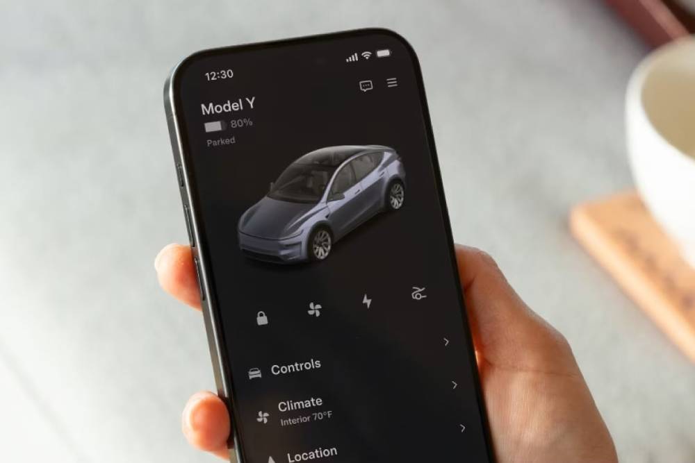 https://autogreeknews.gr/wp-content/uploads/2025/05/tesla-app.jpg