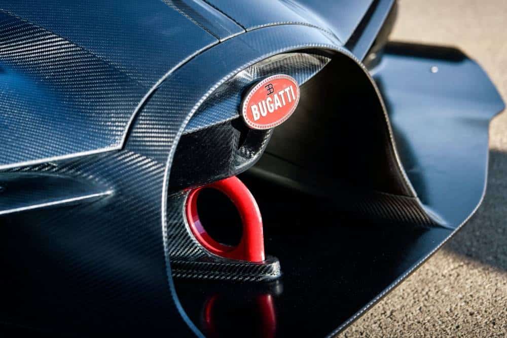 https://autogreeknews.gr/wp-content/uploads/2025/06/2024-bugatti-bolide-exterior-horseshoe-grille.jpg